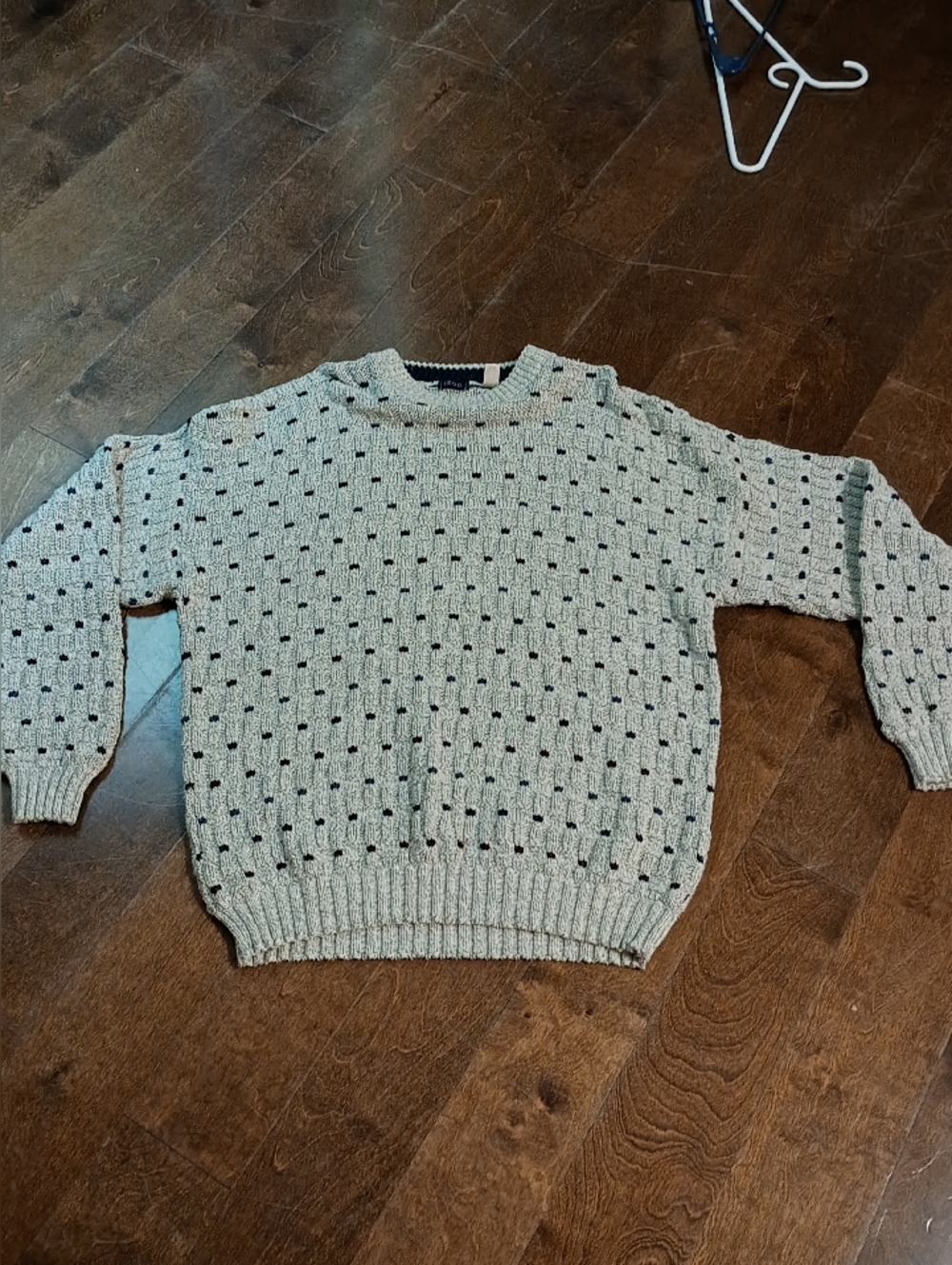 Izod Men's Light Gray Crewneck Sweater with Navy Dot Pattern